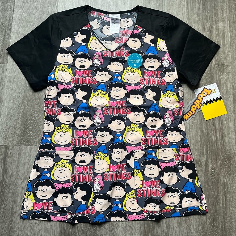 NWT Women’s Small Tooniforms Love Stinks Peanuts Scrub Top
